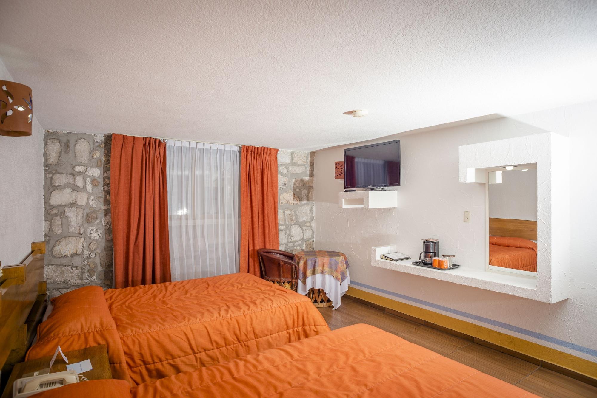Howard Johnson By Wyndham Morelia Calle Real Εξωτερικό φωτογραφία