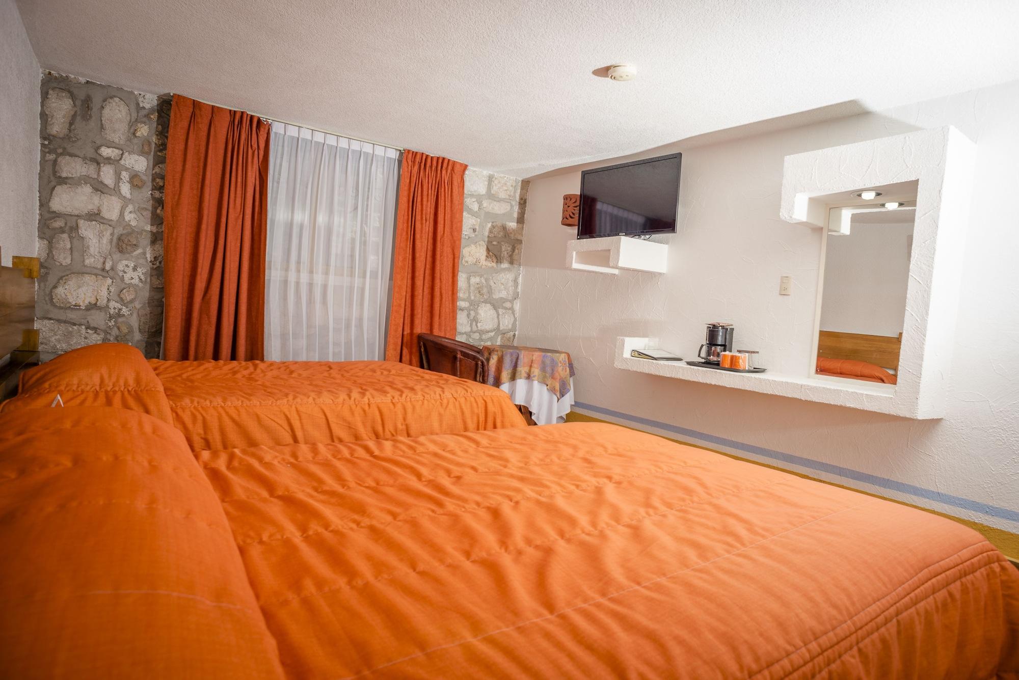 Howard Johnson By Wyndham Morelia Calle Real Εξωτερικό φωτογραφία