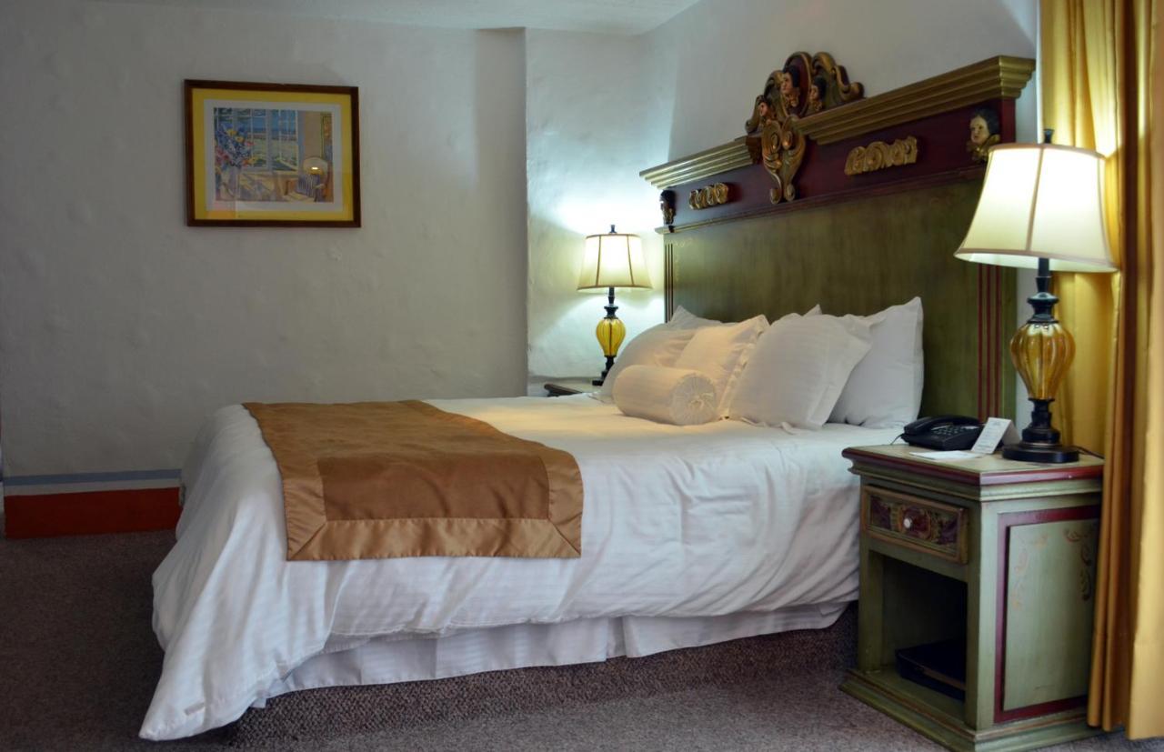 Howard Johnson By Wyndham Morelia Calle Real Εξωτερικό φωτογραφία