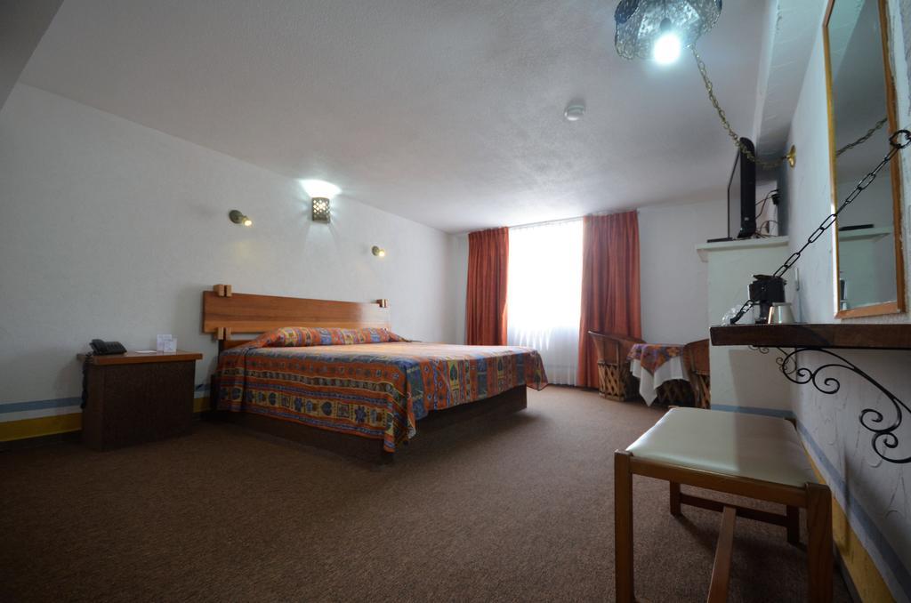 Howard Johnson By Wyndham Morelia Calle Real Εξωτερικό φωτογραφία