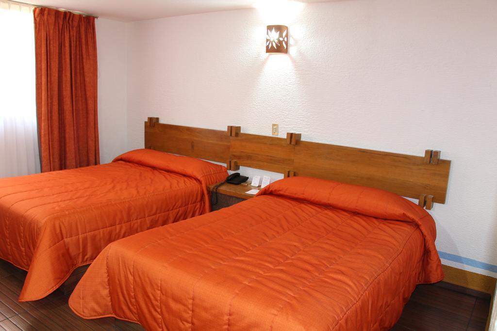 Howard Johnson By Wyndham Morelia Calle Real Εξωτερικό φωτογραφία